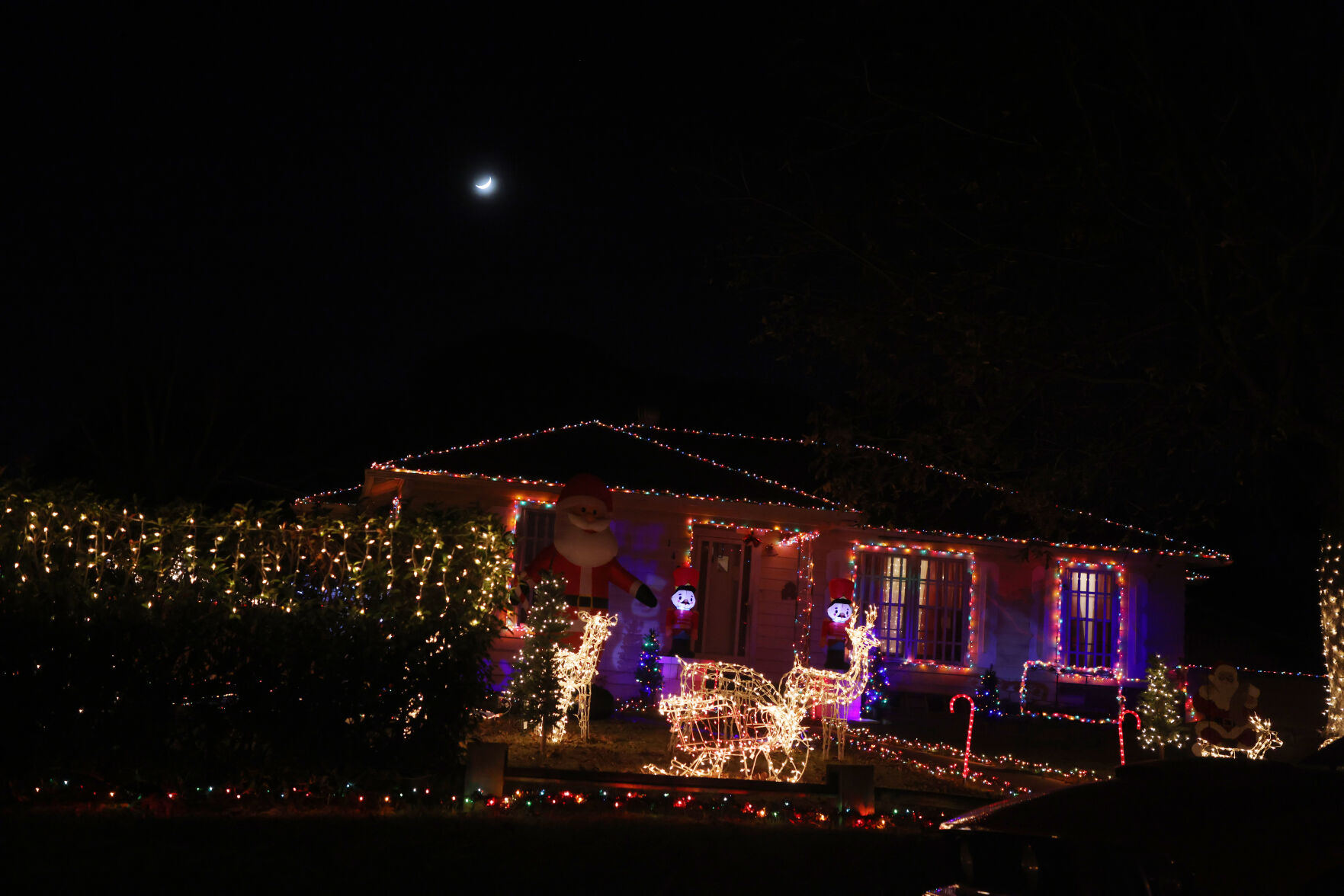 121221-wac-loc-holidaylights-south29.JPG
